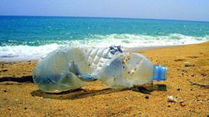 plastic-water-bottle-rubbish-beach
