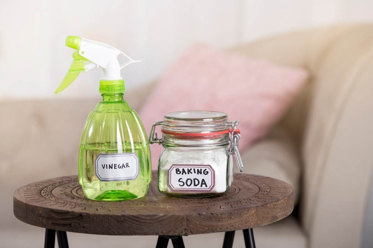 Vinegar, Hot Water and Baking Soda for Grout Cleaning